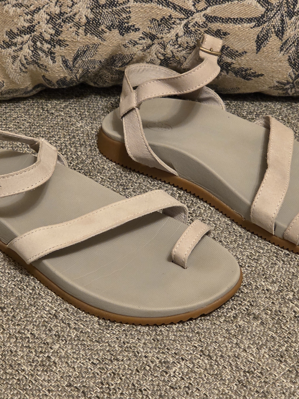Chaco Tulip Leather Strappy Sandals Sz 8 Tan Buckle Barely Worn EUC